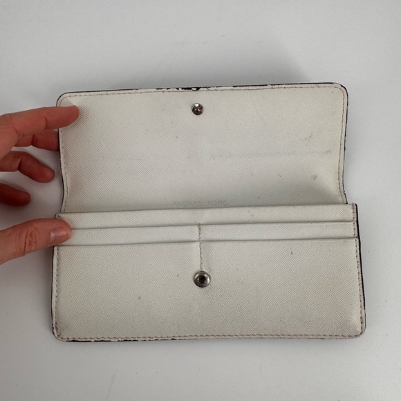 Michael Kors Wallet - Picture 3 of 4